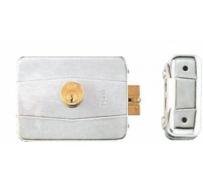 Serrure pour porte en bois